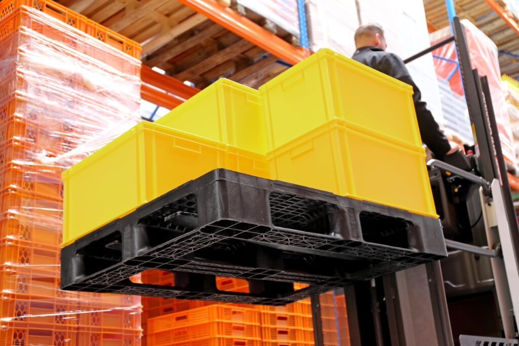 Euroboxen auf einer Europalette